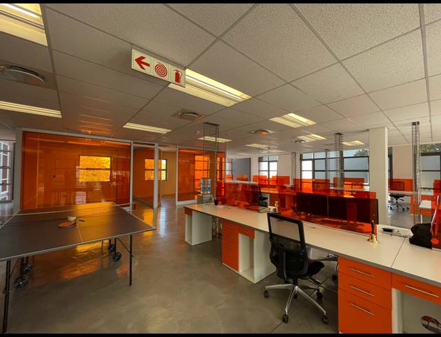 296M² OFFICE TO LET IN BRYANSTON